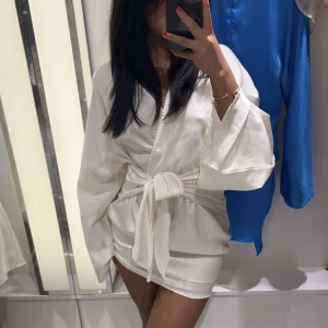 Klänning  - Sommarklänning från Gina tricot i storlek s! Perfekt till sommar 🥰