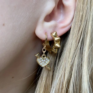 Hjärt örhängen 006 - Handgjorda hjärt örhängen🤍🌟 59kr+15kr frakt🚚