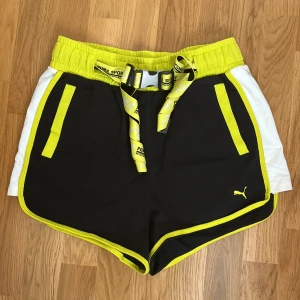 Puma shorts  - Snygga 90s puma shorts
