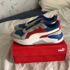 Puma X-ray skor - Bra skick på skorna med lite tecken på användning, box medföljer, nypris 1200kr,