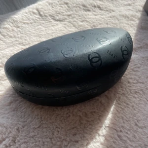 Solglasögonfodral  - Solglasögon fodral i okej skick. 