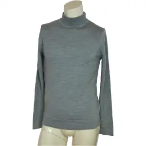 Size: M  Fit: Slim  Shoulders: 39 cm  Chest: 47 cm  Sleeve: 64,5 cm  Length front: 66 cm   Length back: 66 cm  Condition: 4/5   Material: 100% Merino Wool     Feel free to ask any questions:)     Yours truly,  Waldemar