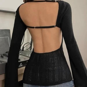 Topp med öppen rygg - Säljer denna toppen med öppen rygg, aldrig använd. 