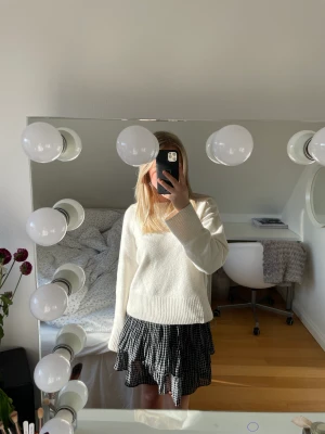 Volang kjol - Snygg svart rutig volangkjol💓Vet inte märket då den är köpt i Sydkorea😊