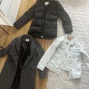 Jackor - Boomerang jacka XS svart 300kr Jeansjacka S 50kr Kappa S 50kr