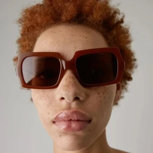 Acne Studios solglasögon - Acne Studios solglasögon i modellen George. Unisex. Bra skick. Fodral saknas. Nypris 3900kr