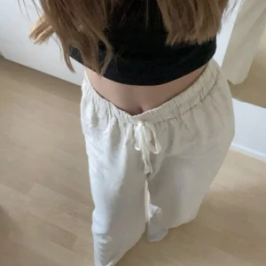 😍linnebyxor😍 - köpte dessa förra sommaren men dom kommer aldrig till användning då de är lite för korta för mig (är 166cm) inget fel alls på de och jag skulle använt de om jag var lite kortare😊 OBS: alla bilder är lånade☺️