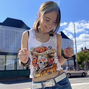 linne - skit snyggt linne från rock café, de är invikt på bilden, inga defekter, och inga stenar har fallt av