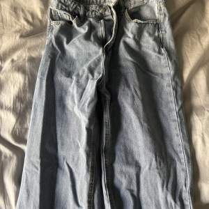 blåa jeans högmidjade från shein