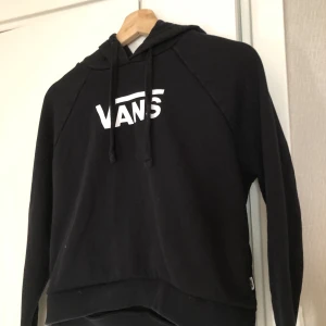 Hoodie  - Stl XS 🤍 använd fåtal gånger🤍medel längd
