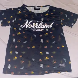 Norrland T-shirt i storlek S i bra skick. Inte använd på väldigt länge.