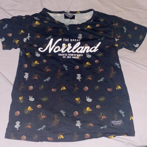 Norrland T-shirt - Norrland T-shirt i storlek S i bra skick. Inte använd på väldigt länge.