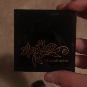 Elisabeth Arden Blush  - Säljer nu min Elisabeth Arden Blush, i färgen ROSY GLOW. Aldrig använd.