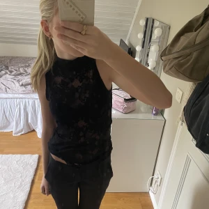 Party top - Säljer den här fina toppen som är super fin till fest och annat!!❣️❣️