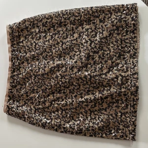 Glittrig kjol  - Glittrig paljett kjol. 