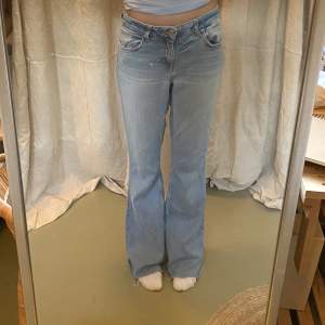 As nice zara jeans !  Midjemått: 82cm  Innerbensmått: 88cm 