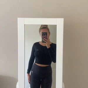 Tränings tröja  - En svart långärmad tröja från ”i can i Will” (iciw)  Original pris 399 här 200