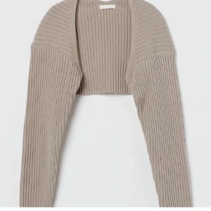 Bolero  - Fin stickad bolero från hm i storlek s, pris kan diskuteras, kom privat för fler  bilder💕