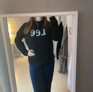 Sweatshirt - Sweatshirt från lee💙 jag står itne för postens slarv 🚚