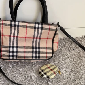 Söt väska - Inga defekter, helt ny Långa bandet är avtagbart ä Pris kan diskuteras!🩷