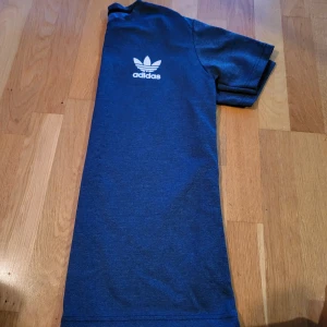 Tchirt - Adidas tröja st S