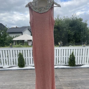 Säljer denna fina klänning - Stl 32-36