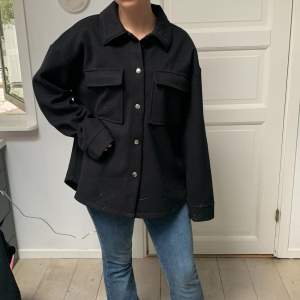 Säljer min helt oanvända kappa från Gina tricot💓💓 i storlek M