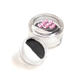 Split liner - Säljer den här sminkprodukten med både vit och svart färg som du kan använda som eyeliner eller vad du vill använda det till🤍Säljer för 45kr
