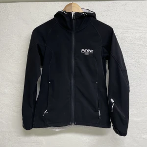 Peak performance jacka - Peak performance jacka  Storlek S dam