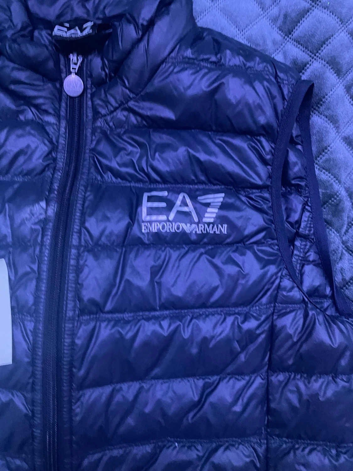 Säljer Ea7 väst - 90