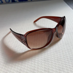 Vintage solglasögon - Så fina vintage rhinestone solglasögon! Klicka INTE PÅ KÖP NU