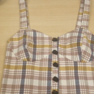 Linne - Gulligt linne med fina mönster och detaljer som knappar