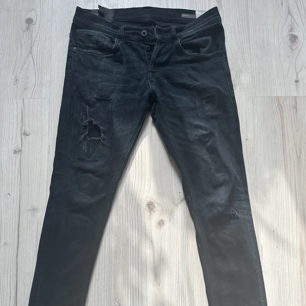 Snygga mörkblåa dondup jeans i den klassiska modellen 