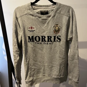 Sweatshirt Morris - Grå sweatshirt från Morris Använd i väldigt gott skick Nypris 1199kr Skick 8/10