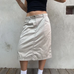 Cargokjol - Knälång cargokjol eller jeanskjol