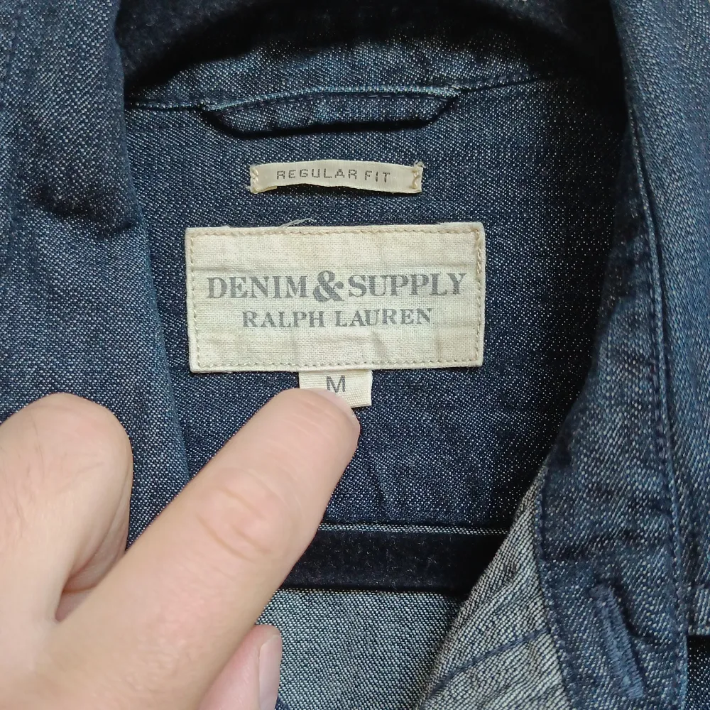 Skjorta från Ralph Lauren Denim & Supply säljes. Använd men hel och ren. Regular fit M. Funkar även kanon att ha som overshirt med tisha eller linne under.. Skjortor.