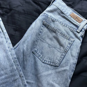 Ralph lauren jeans - Supersnygga mid/low jeans från Ralph lauren. Storlek 28, jag är 36/38 i jeans och 178 lång🫶🏼