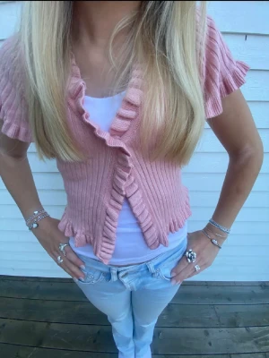 Bolero - Supersöt bolero som liknar den från Chiquelle !! 💕🩷💕 1&3 bilden är lånade ✨