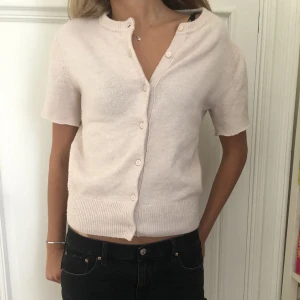 Kortärmad kofta - Snygg ljusrosa kofta från Hm😍😍INTE FRI FRAKT