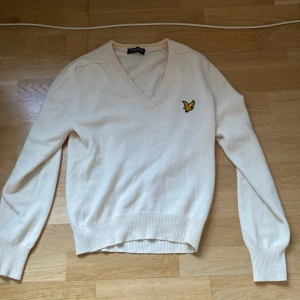 Lyle & skott t shirt - Nästan helt oanvänd Lyle & Skott vintage stickad långärmad tröja med skönt material.