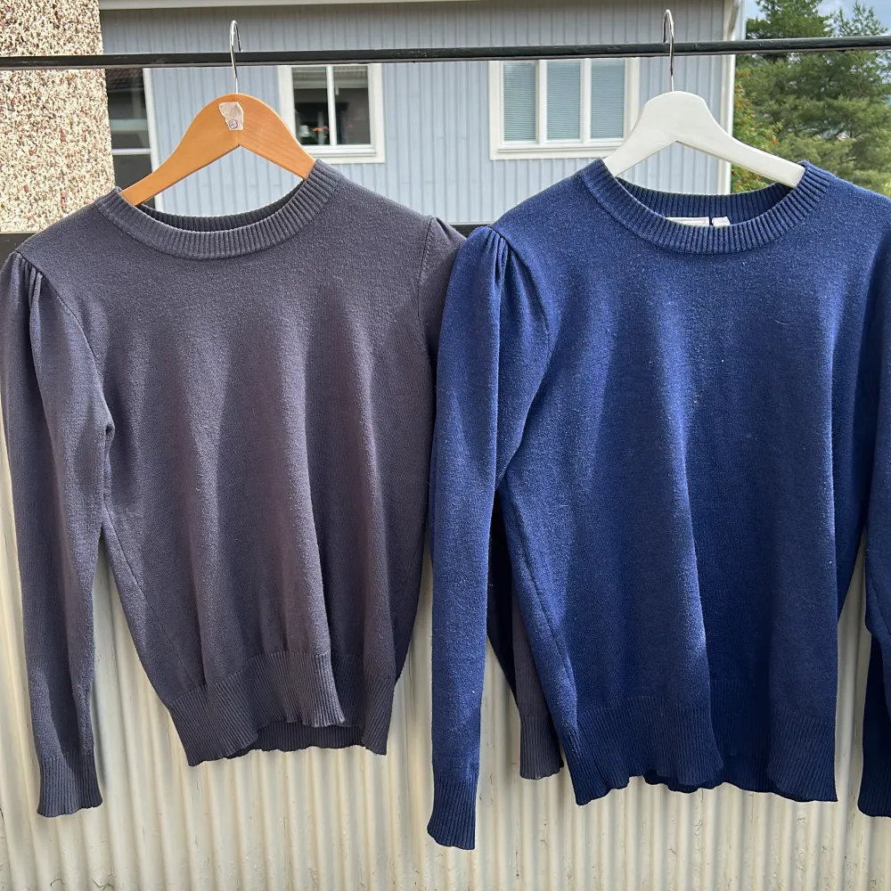 Tre saint tropez tröjor! Två som är i samma modell båda är blå en med mörk blå och den andra är smutsblå( den ser mer lila ut på bilden med den är inte lila! Den andra är en slags trekvart tröja och är svart! Priset kan såklart diskuteras vid snabb affär. Stickat.