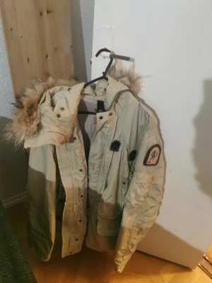 Parajumper storlek M - Parajumper storlek M