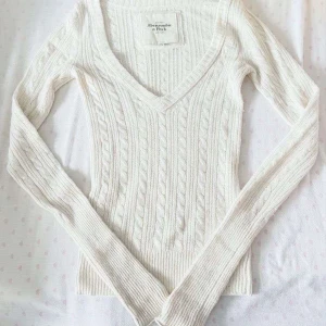 Tröja  - Säljer denna supersnygg tröjan i st xs, jätte bra skick 