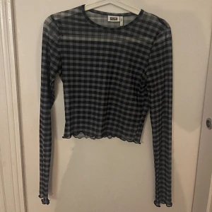 Mesh topp - Blå rutig Mesh topp från Zara. Passar både till vardags och till fest❤️