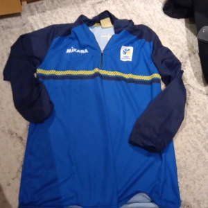 Träningtröja - En vollybol träningsteöja(orginal) super fin. 