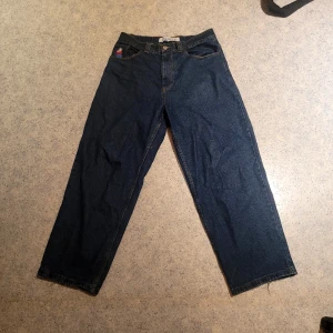 Big Boys - Storlek medium med original patch, säljer för 600 (kostade 1300). Småskada längst nere (3e bilden)