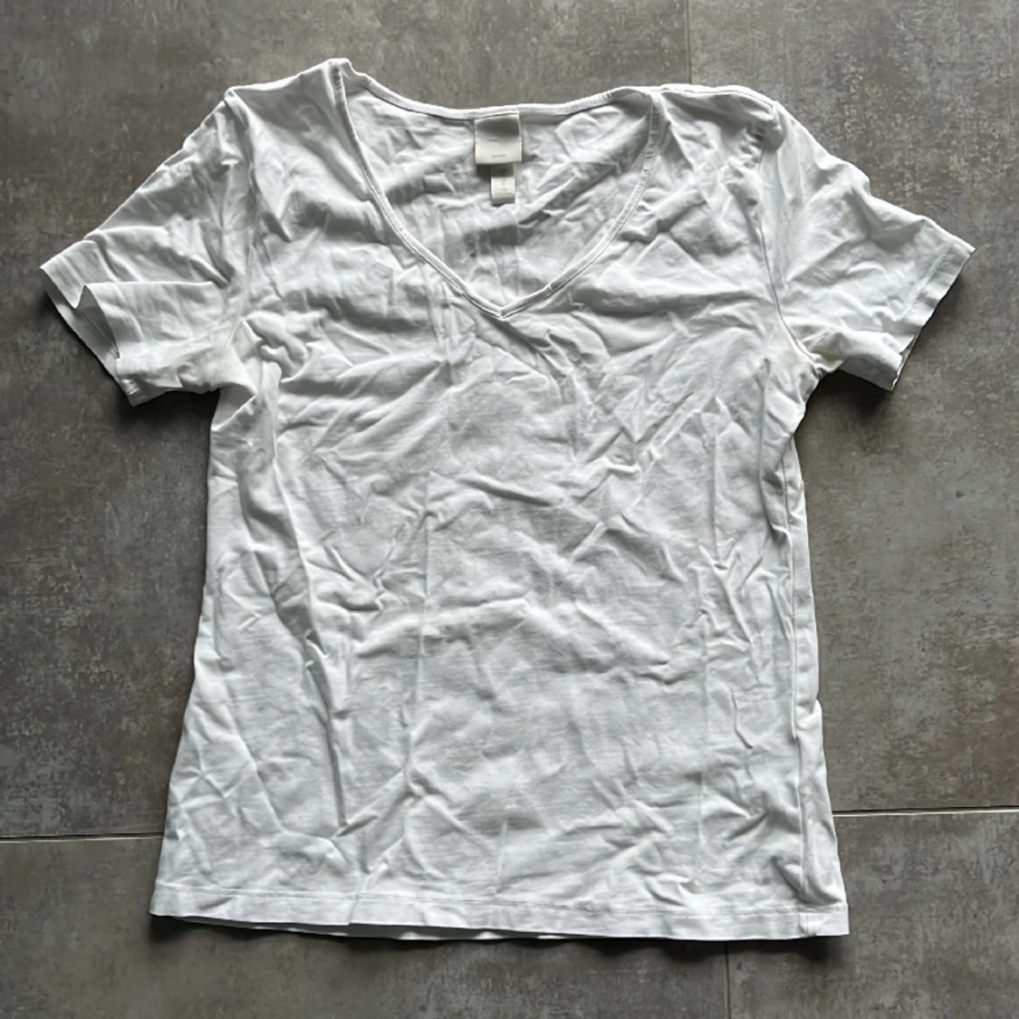 HM vit v-ringad t-shirt M