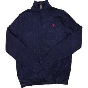 Ralph Lauren Half-Zip Tröja - Marinblå halfzip tröja från Ralph Lauren. Bra skick! Storlek M, ställ gärna frågor!😊