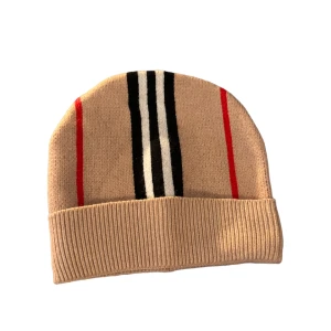 ”Burberry” mössa - Tvek på att de är äkta pga inga tags osv men annars riktig skön mössa till vintern för en billig slant