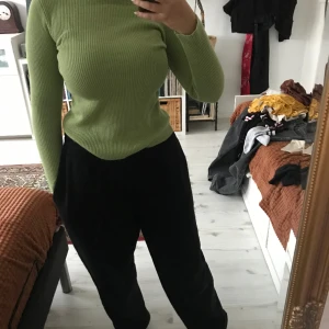 Grön långärmad tröja - Lite tjock 